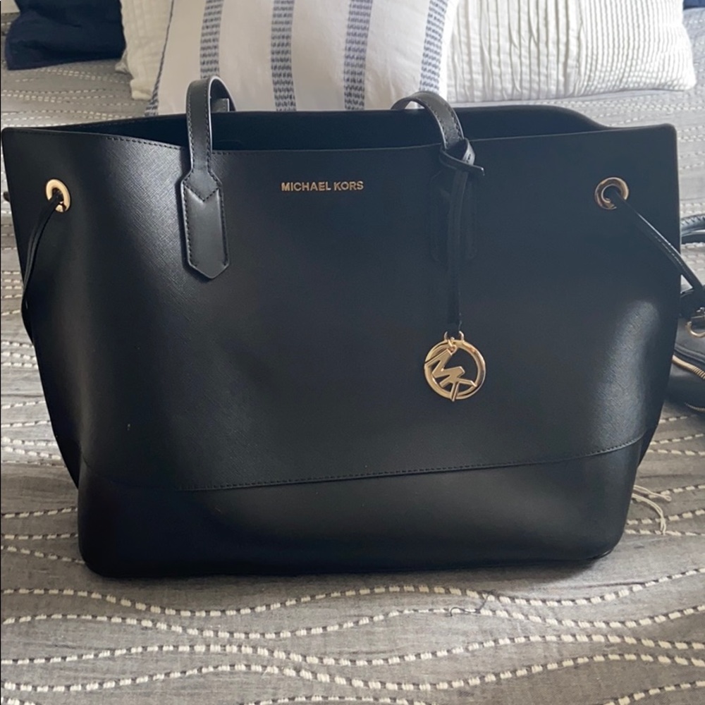 NWOT Michael Kors tote. Used once! With pouch